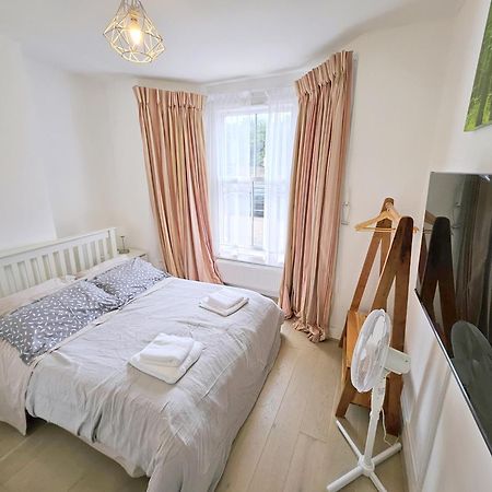 Two Bedroom Flat With Private Patio In Battersea Londen Buitenkant foto