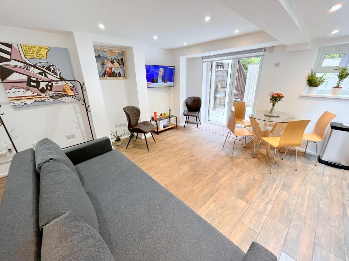 Two Bedroom Flat With Private Patio In Battersea Londen Buitenkant foto