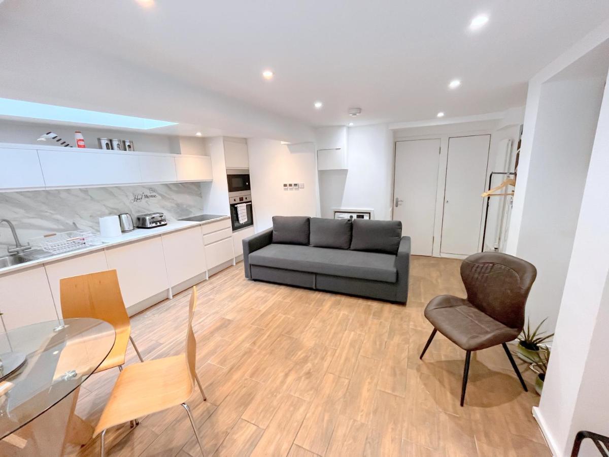 Two Bedroom Flat With Private Patio In Battersea Londen Buitenkant foto