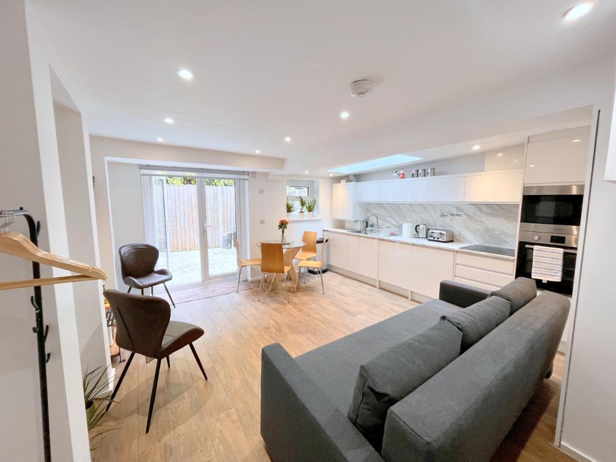 Two Bedroom Flat With Private Patio In Battersea Londen Buitenkant foto